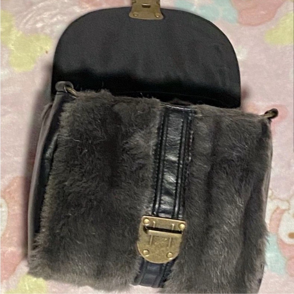 Forever 21 Leather & Faux Fur Shoulder Bag from the 60’s. - Picture 3 of 5